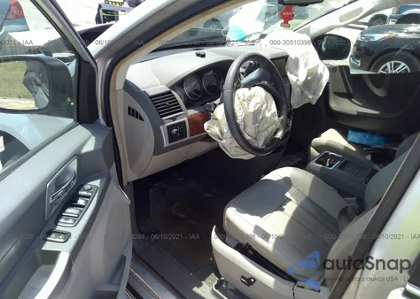 2008 Chrysler Town & Country Touring z USA, uszkodzony, nr VIN 2A8HR54P58R815513